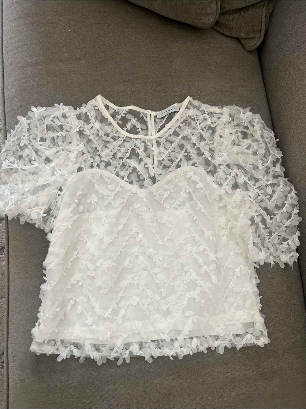 Delicate White Floral Appliqué Short Sleeve Blouse